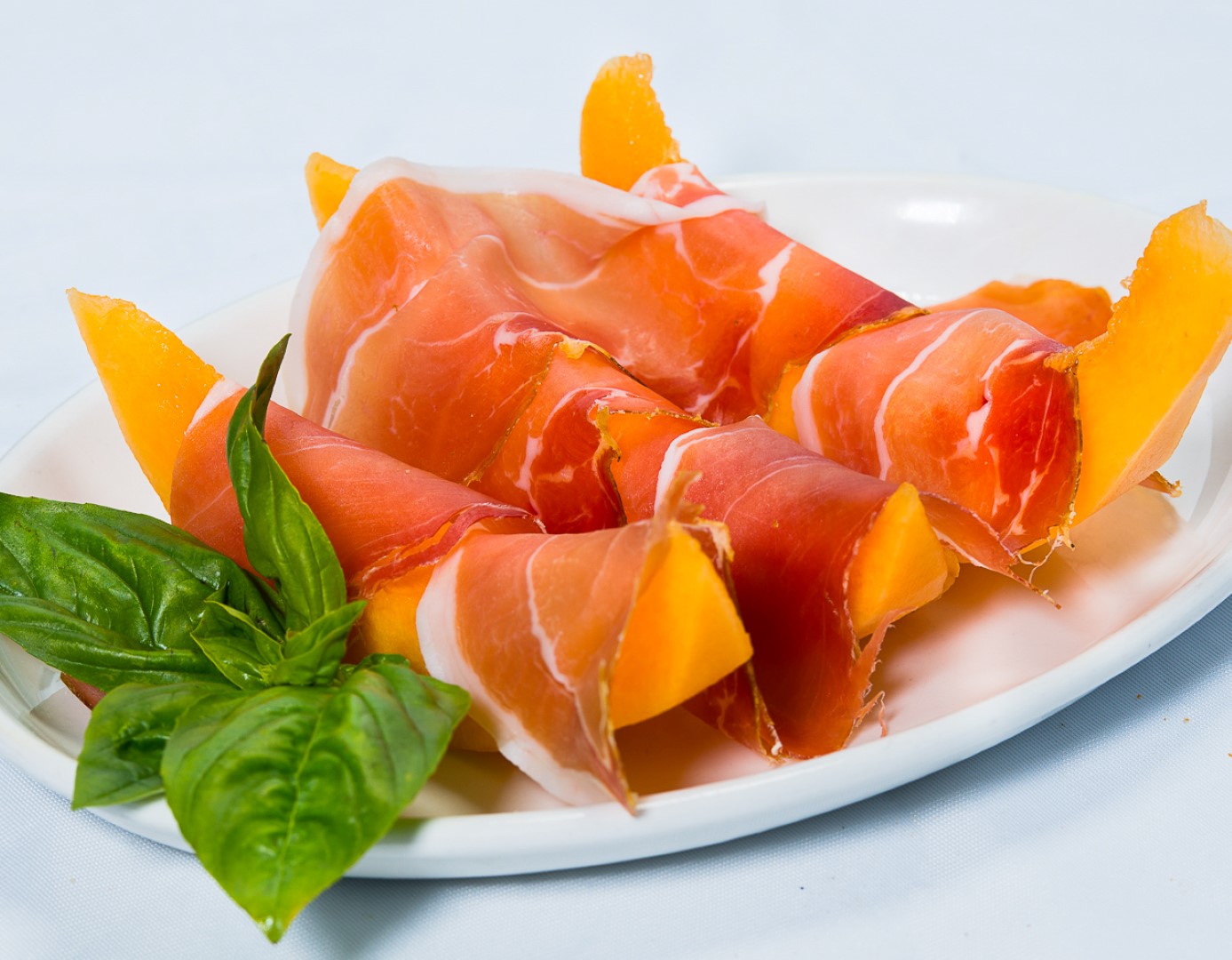 Prosciutto Toscano al pepe con Melone Cantalupo – La Locandiera